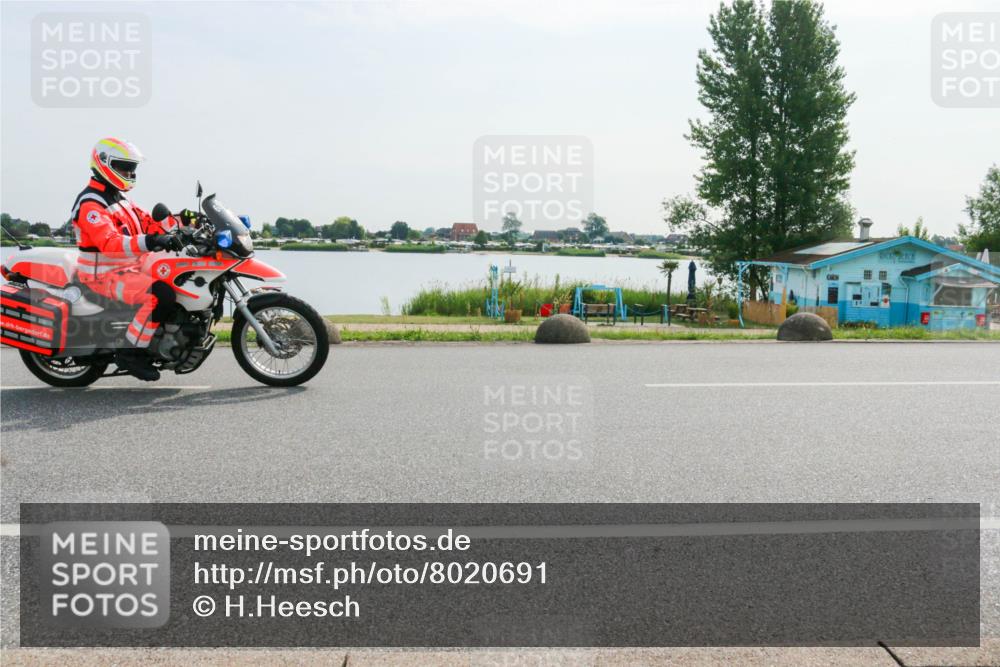 15.06.2025 - 27. Vierlanden-Triathlon H.Heesch http://msf.ph/oto/8020691 15.06.2025 09:48:47 Radfahren 49, 73, 94, 247 meine-sportfotos.de