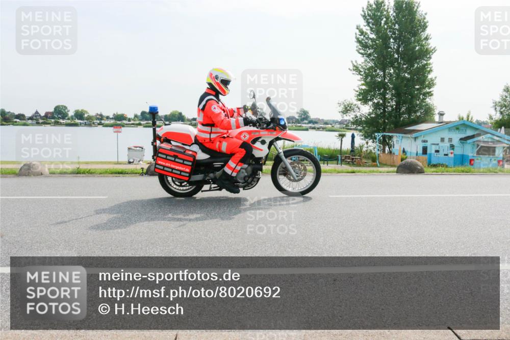 15.06.2025 - 27. Vierlanden-Triathlon H.Heesch http://msf.ph/oto/8020692 15.06.2025 09:48:47 Radfahren 49, 73, 94, 247 meine-sportfotos.de