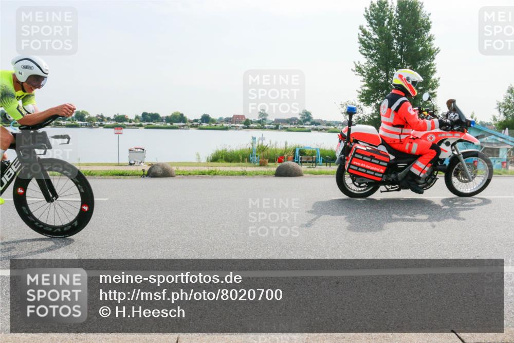15.06.2025 - 27. Vierlanden-Triathlon H.Heesch http://msf.ph/oto/8020700 15.06.2025 09:48:48 Radfahren 49, 73, 94 meine-sportfotos.de