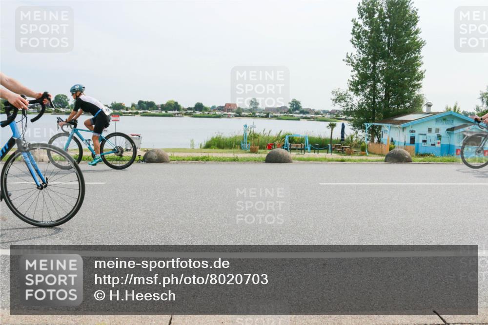 15.06.2025 - 27. Vierlanden-Triathlon H.Heesch http://msf.ph/oto/8020703 15.06.2025 10:26:40 Radfahren 19, 220, 380, 526, 571 meine-sportfotos.de
