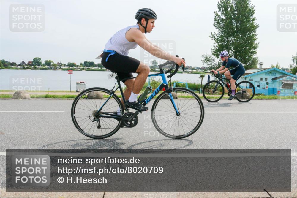 15.06.2025 - 27. Vierlanden-Triathlon H.Heesch http://msf.ph/oto/8020709 15.06.2025 10:26:40 Radfahren 19, 220, 380, 526, 571 meine-sportfotos.de