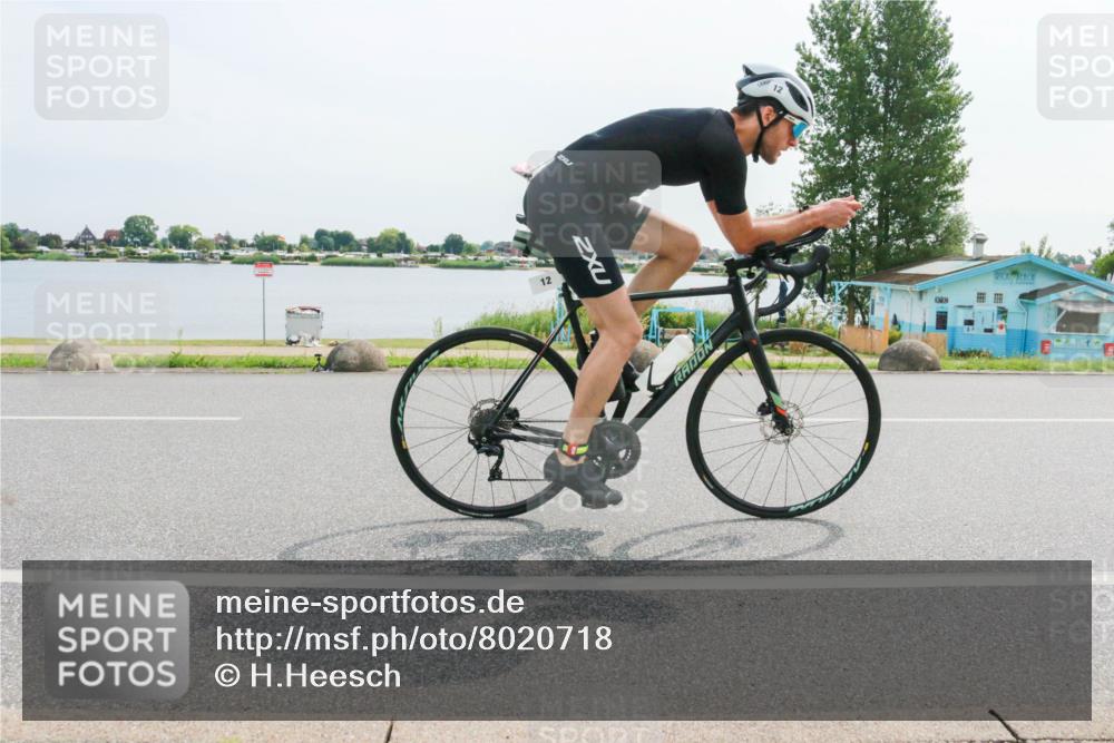 15.06.2025 - 27. Vierlanden-Triathlon H.Heesch http://msf.ph/oto/8020718 15.06.2025 10:26:46 Radfahren 12, 162, 194, 445, 526, 571 meine-sportfotos.de
