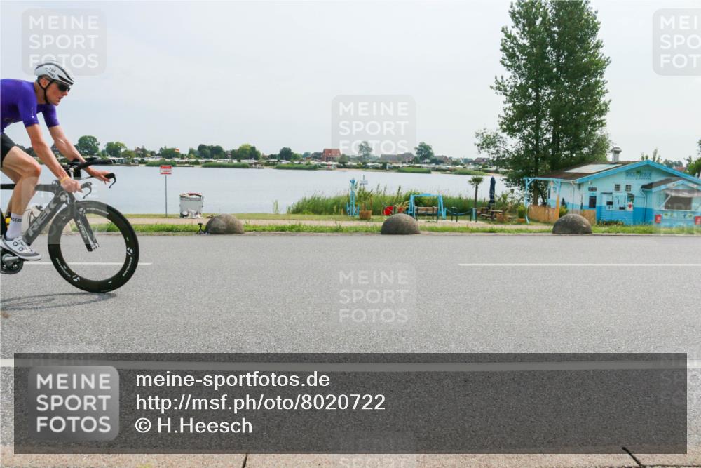 15.06.2025 - 27. Vierlanden-Triathlon H.Heesch http://msf.ph/oto/8020722 15.06.2025 10:26:47 Radfahren 12, 162, 194, 445, 526, 547 meine-sportfotos.de