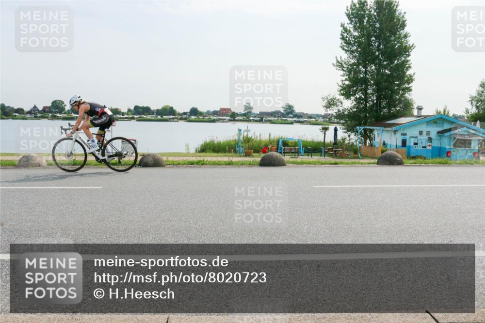 15.06.2025 - 27. Vierlanden-Triathlon H.Heesch http://msf.ph/oto/8020723 15.06.2025 09:49:13 Radfahren 151, 220 meine-sportfotos.de