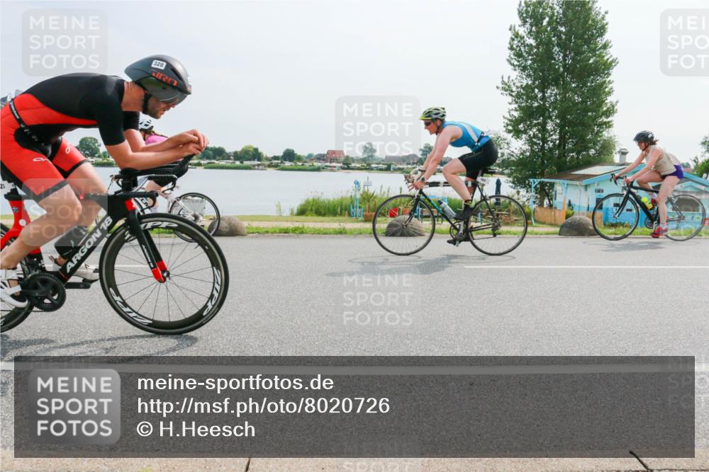 15.06.2025 - 27. Vierlanden-Triathlon H.Heesch http://msf.ph/oto/8020726 15.06.2025 10:26:53 Radfahren 328, 537, 547, 562, 575 meine-sportfotos.de