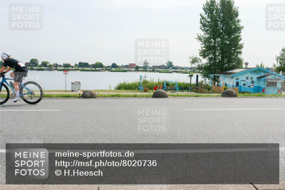 15.06.2025 - 27. Vierlanden-Triathlon H.Heesch http://msf.ph/oto/8020736 15.06.2025 09:49:16 Radfahren 151, 220, 221 meine-sportfotos.de