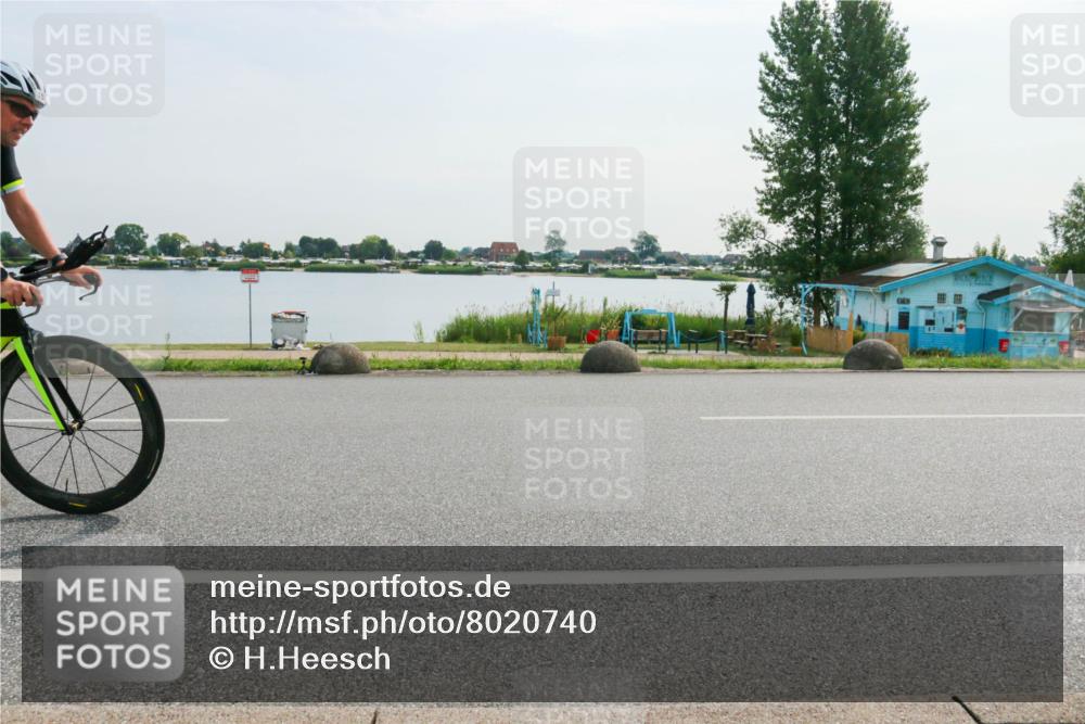15.06.2025 - 27. Vierlanden-Triathlon H.Heesch http://msf.ph/oto/8020740 15.06.2025 09:49:18 Radfahren 151, 220, 221 meine-sportfotos.de