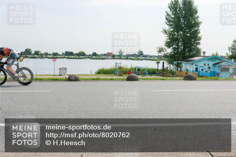 15.06.2025 - 27. Vierlanden-Triathlon H.Heesch http://msf.ph/oto/8020762 15.06.2025 09:49:28 Radfahren 27, 39, 54 meine-sportfotos.de