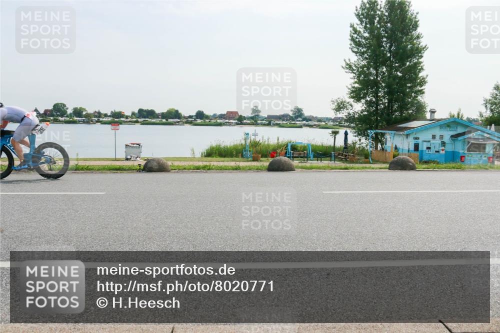 15.06.2025 - 27. Vierlanden-Triathlon H.Heesch http://msf.ph/oto/8020771 15.06.2025 09:49:29 Radfahren 27, 39, 54 meine-sportfotos.de