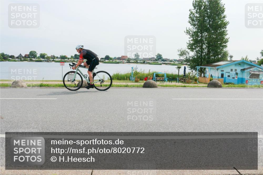 15.06.2025 - 27. Vierlanden-Triathlon H.Heesch http://msf.ph/oto/8020772 15.06.2025 10:26:59 Radfahren 35, 479, 537, 557, 562, 575, 588 meine-sportfotos.de