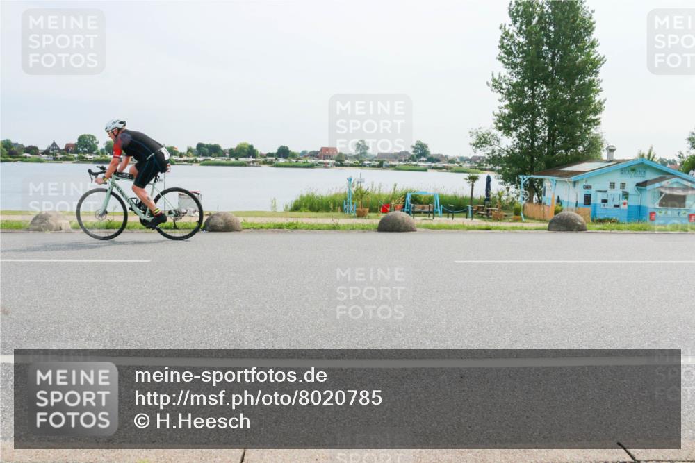 15.06.2025 - 27. Vierlanden-Triathlon H.Heesch http://msf.ph/oto/8020785 15.06.2025 10:26:59 Radfahren 35, 479, 537, 557, 562, 575, 588 meine-sportfotos.de