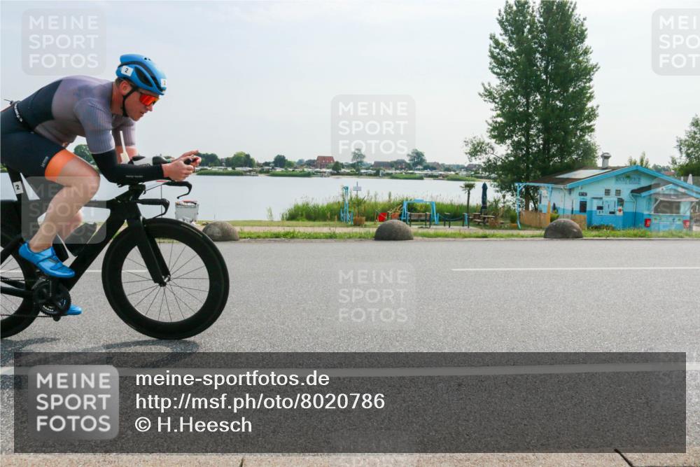 15.06.2025 - 27. Vierlanden-Triathlon H.Heesch http://msf.ph/oto/8020786 15.06.2025 09:49:50 Radfahren 2 meine-sportfotos.de