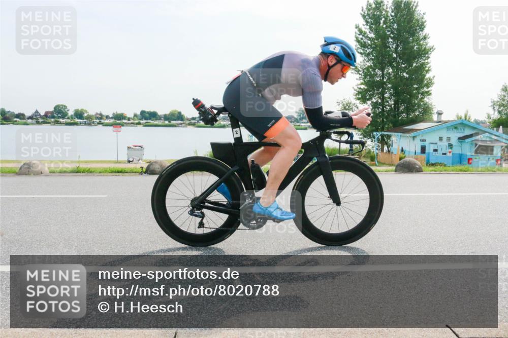15.06.2025 - 27. Vierlanden-Triathlon H.Heesch http://msf.ph/oto/8020788 15.06.2025 09:49:50 Radfahren 2 meine-sportfotos.de