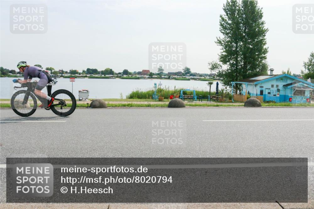 15.06.2025 - 27. Vierlanden-Triathlon H.Heesch http://msf.ph/oto/8020794 15.06.2025 09:49:55 Radfahren 216 meine-sportfotos.de