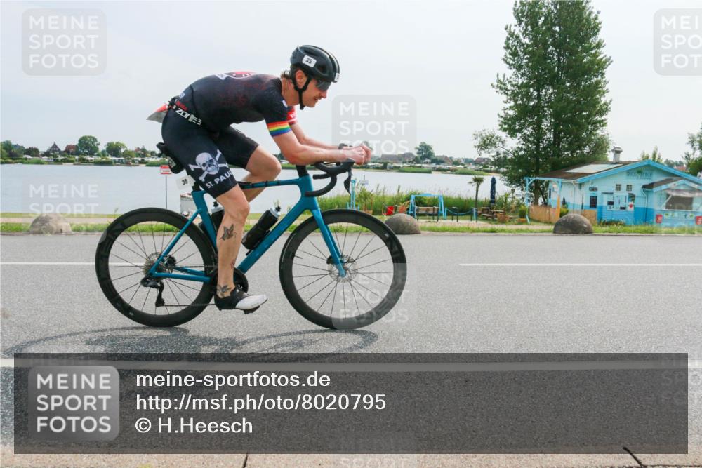 15.06.2025 - 27. Vierlanden-Triathlon H.Heesch http://msf.ph/oto/8020795 15.06.2025 10:27:04 Radfahren 35, 288, 557, 574, 588 meine-sportfotos.de