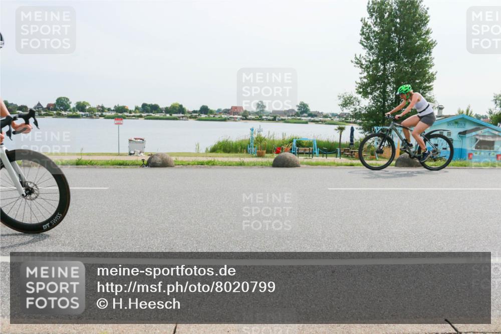 15.06.2025 - 27. Vierlanden-Triathlon H.Heesch http://msf.ph/oto/8020799 15.06.2025 10:27:05 Radfahren 35, 288, 557, 574, 588 meine-sportfotos.de