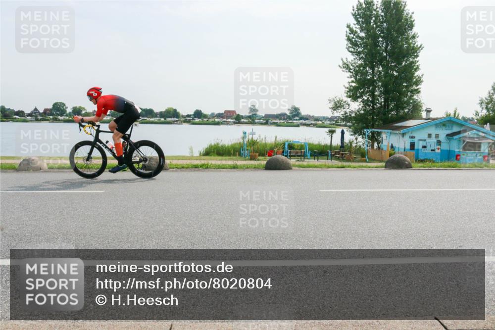 15.06.2025 - 27. Vierlanden-Triathlon H.Heesch http://msf.ph/oto/8020804 15.06.2025 09:49:58 Radfahren 12, 80, 216 meine-sportfotos.de