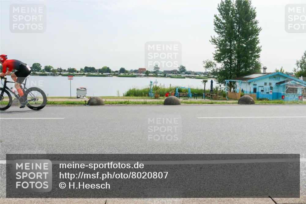 15.06.2025 - 27. Vierlanden-Triathlon H.Heesch http://msf.ph/oto/8020807 15.06.2025 09:49:58 Radfahren 12, 80, 216 meine-sportfotos.de