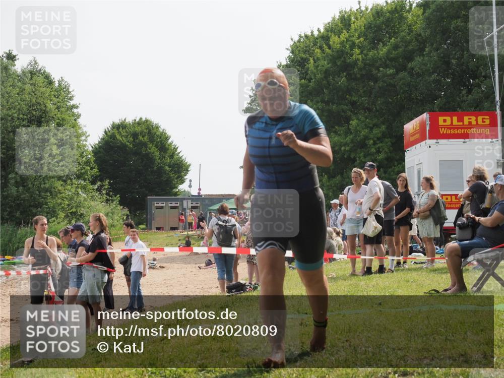 15.06.2025 - 27. Vierlanden-Triathlon KatJ http://msf.ph/oto/8020809 15.06.2025 10:22:04 Schwimmen 538 meine-sportfotos.de