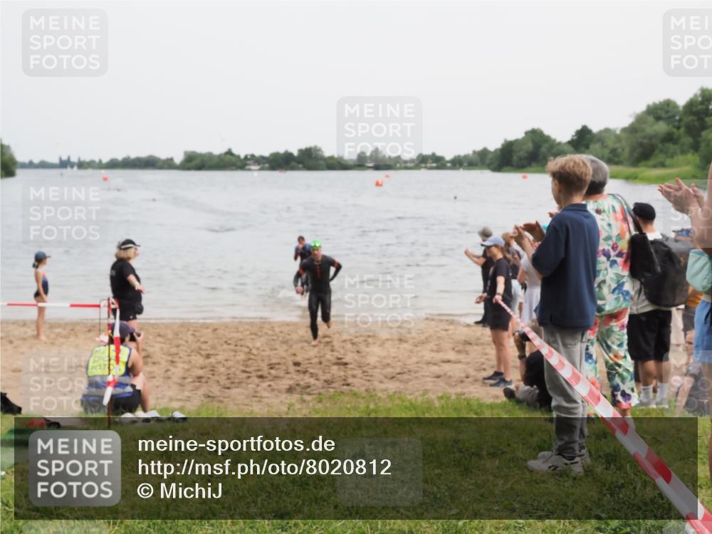 21.06.2025 - 27. Vierlanden-Triathlon MichiJ http://msf.ph/oto/8020812 15.06.2026 10:50:37 Schwimmen 753, 767 meine-sportfotos.de