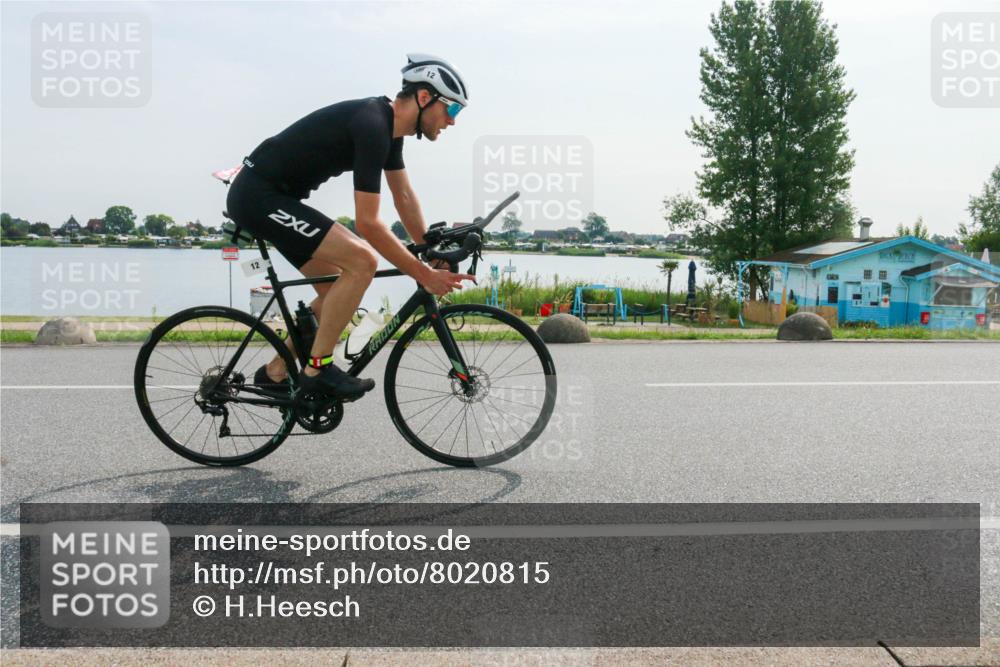 15.06.2025 - 27. Vierlanden-Triathlon H.Heesch http://msf.ph/oto/8020815 15.06.2025 09:50:02 Radfahren 12, 80, 216 meine-sportfotos.de