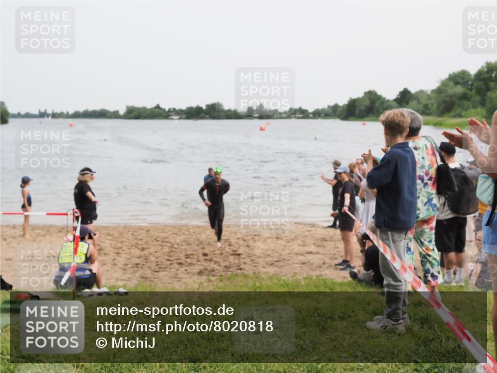 21.06.2025 - 27. Vierlanden-Triathlon MichiJ http://msf.ph/oto/8020818 15.06.2026 10:50:37 Schwimmen 753, 767 meine-sportfotos.de