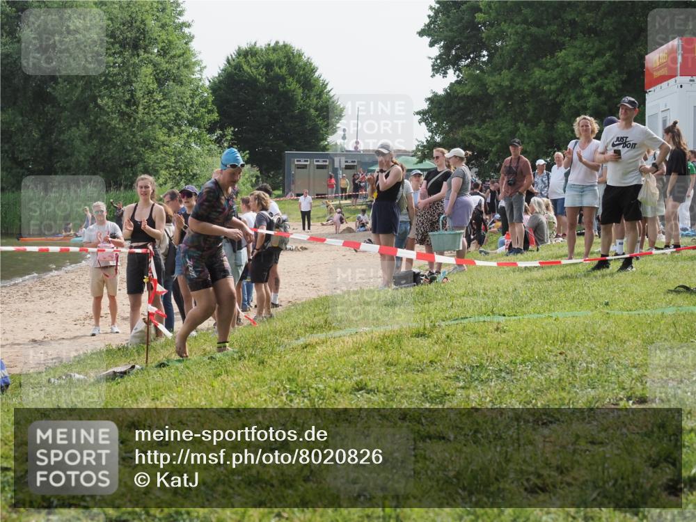 15.06.2025 - 27. Vierlanden-Triathlon KatJ http://msf.ph/oto/8020826 15.06.2025 10:23:19 Schwimmen 531 meine-sportfotos.de