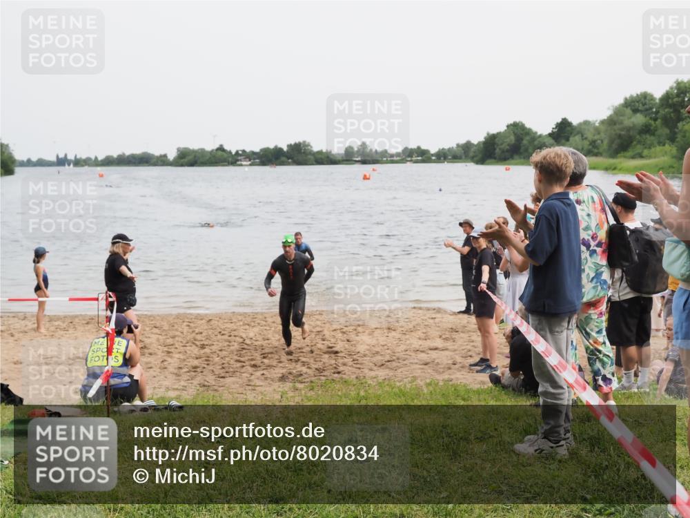 21.06.2025 - 27. Vierlanden-Triathlon MichiJ http://msf.ph/oto/8020834 15.06.2026 10:50:38 Schwimmen 753, 767 meine-sportfotos.de