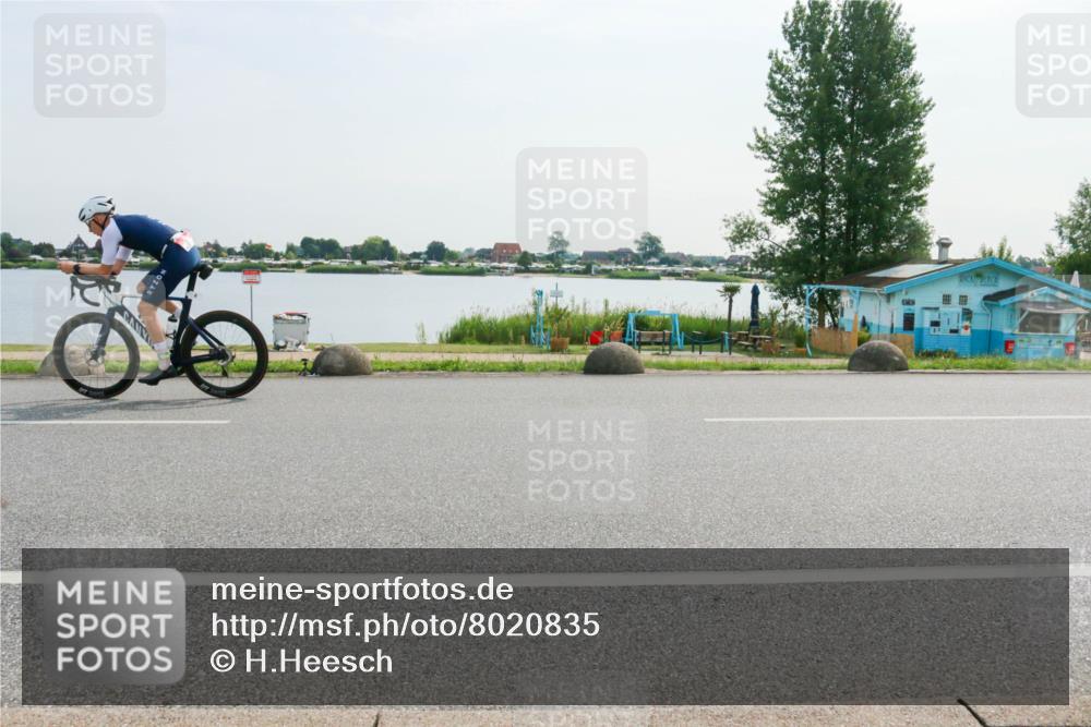 15.06.2025 - 27. Vierlanden-Triathlon H.Heesch http://msf.ph/oto/8020835 15.06.2025 09:50:28 Radfahren 8 meine-sportfotos.de