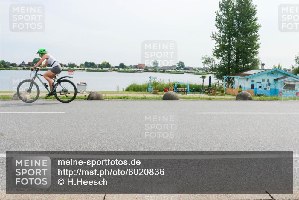 15.06.2025 - 27. Vierlanden-Triathlon H.Heesch http://msf.ph/oto/8020836 15.06.2025 10:27:05 Radfahren 35, 288, 557, 574, 588 meine-sportfotos.de
