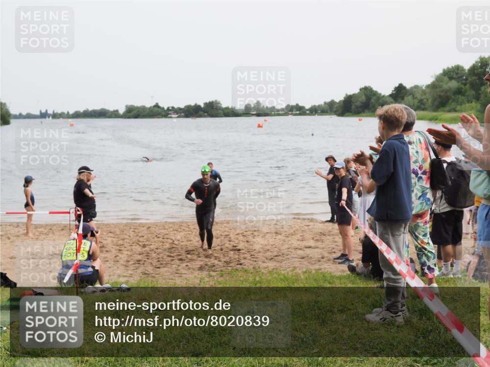 21.06.2025 - 27. Vierlanden-Triathlon MichiJ http://msf.ph/oto/8020839 15.06.2026 10:50:38 Schwimmen 753, 767 meine-sportfotos.de