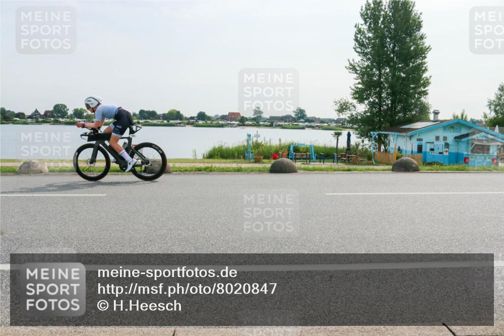 15.06.2025 - 27. Vierlanden-Triathlon H.Heesch http://msf.ph/oto/8020847 15.06.2025 09:50:30 Radfahren 8, 200 meine-sportfotos.de
