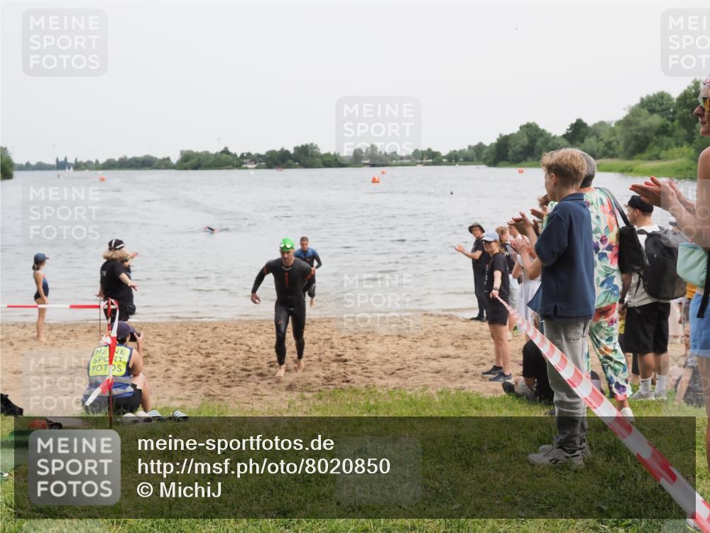21.06.2025 - 27. Vierlanden-Triathlon MichiJ http://msf.ph/oto/8020850 15.06.2026 10:50:38 Schwimmen 753, 767 meine-sportfotos.de