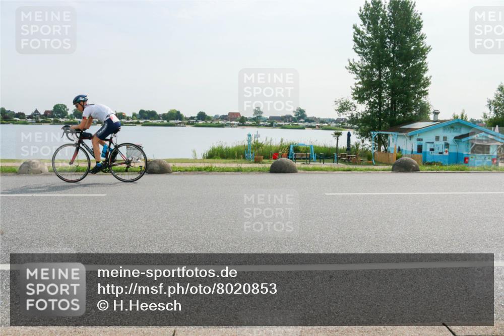 15.06.2025 - 27. Vierlanden-Triathlon H.Heesch http://msf.ph/oto/8020853 15.06.2025 09:50:45 Radfahren 208 meine-sportfotos.de