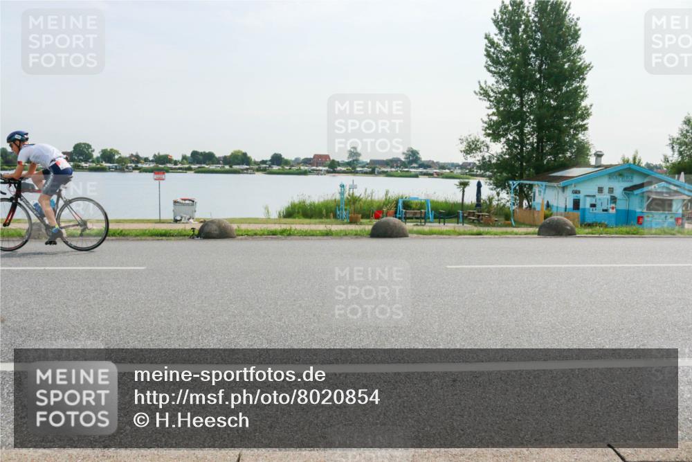15.06.2025 - 27. Vierlanden-Triathlon H.Heesch http://msf.ph/oto/8020854 15.06.2025 09:50:46 Radfahren 208 meine-sportfotos.de