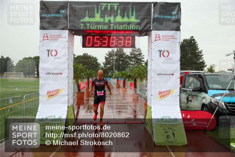 15.06.2025 - 7 Türme Triathlon Michael Strokosch http://msf.ph/oto/8020862 15.06.2025 15:38:37 Ziel 301 meine-sportfotos.de