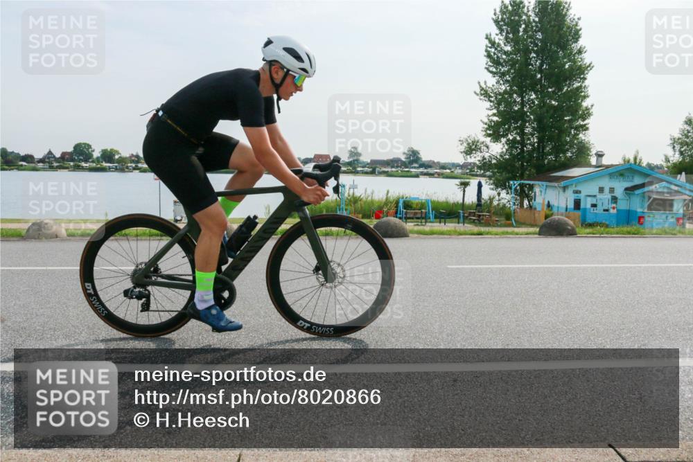 15.06.2025 - 27. Vierlanden-Triathlon H.Heesch http://msf.ph/oto/8020866 15.06.2025 09:50:53 Radfahren 15, 26, 35 meine-sportfotos.de