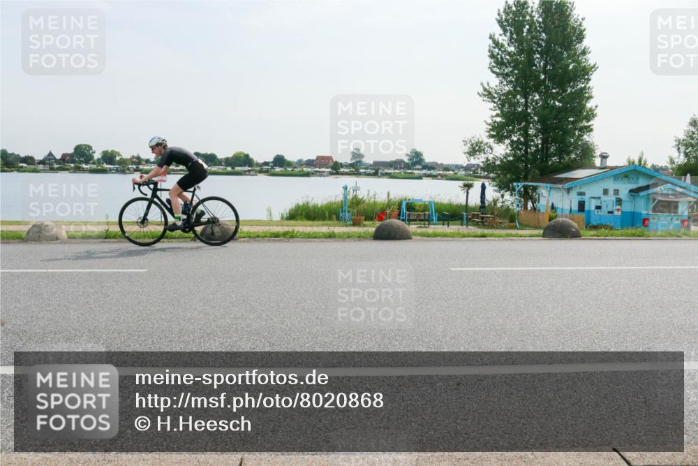 15.06.2025 - 27. Vierlanden-Triathlon H.Heesch http://msf.ph/oto/8020868 15.06.2025 09:50:55 Radfahren 15, 20, 26, 35, 210 meine-sportfotos.de