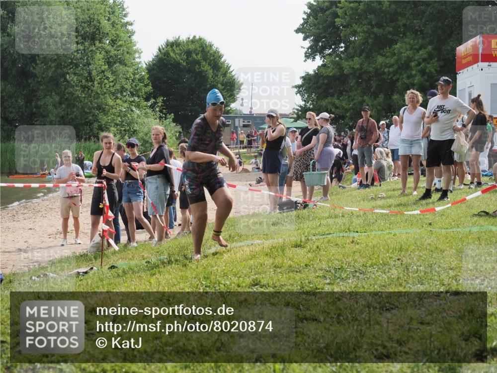 15.06.2025 - 27. Vierlanden-Triathlon KatJ http://msf.ph/oto/8020874 15.06.2025 10:23:20 Schwimmen 531 meine-sportfotos.de