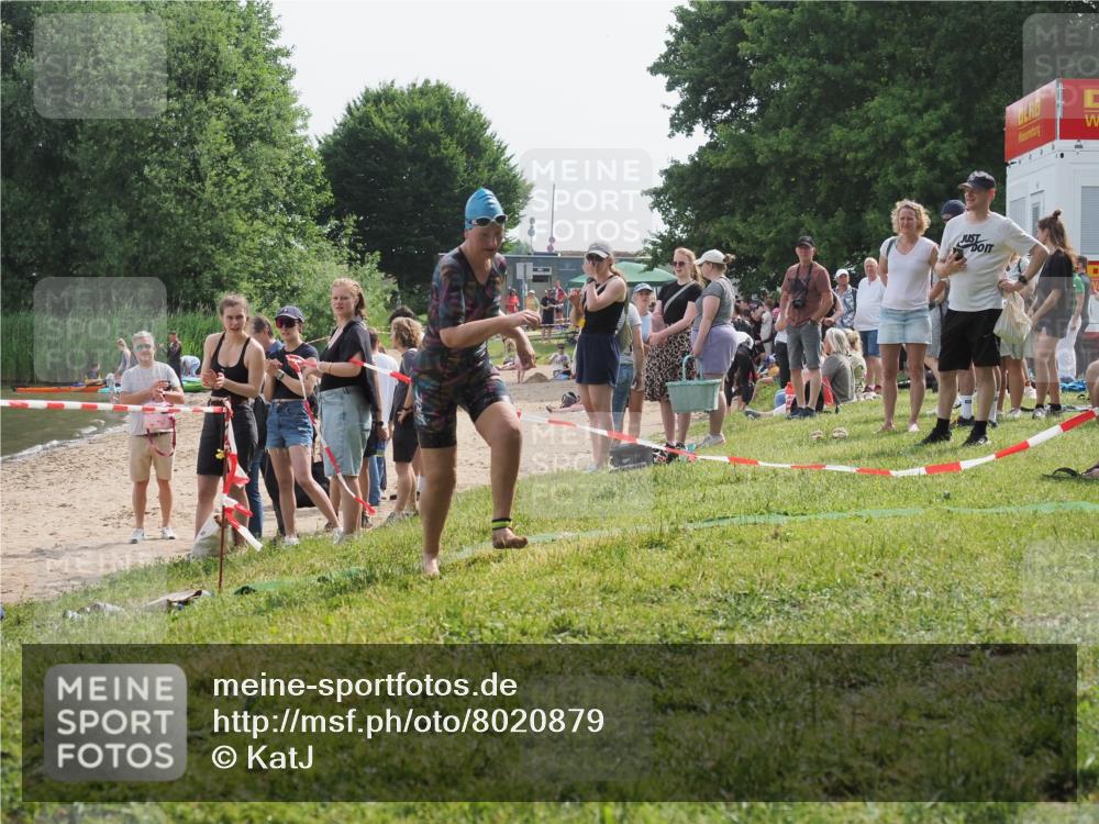 15.06.2025 - 27. Vierlanden-Triathlon KatJ http://msf.ph/oto/8020879 15.06.2025 10:23:20 Schwimmen 531 meine-sportfotos.de