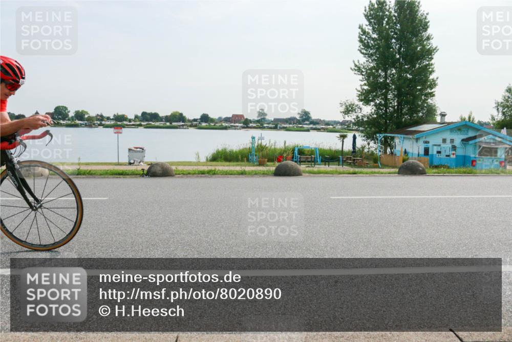 15.06.2025 - 27. Vierlanden-Triathlon H.Heesch http://msf.ph/oto/8020890 15.06.2025 09:51:00 Radfahren 20, 35, 165, 210 meine-sportfotos.de