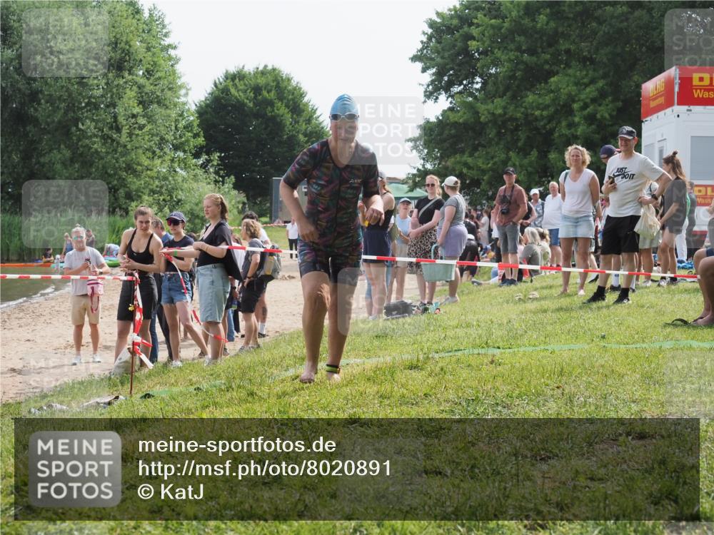 15.06.2025 - 27. Vierlanden-Triathlon KatJ http://msf.ph/oto/8020891 15.06.2025 10:23:21 Schwimmen 531 meine-sportfotos.de