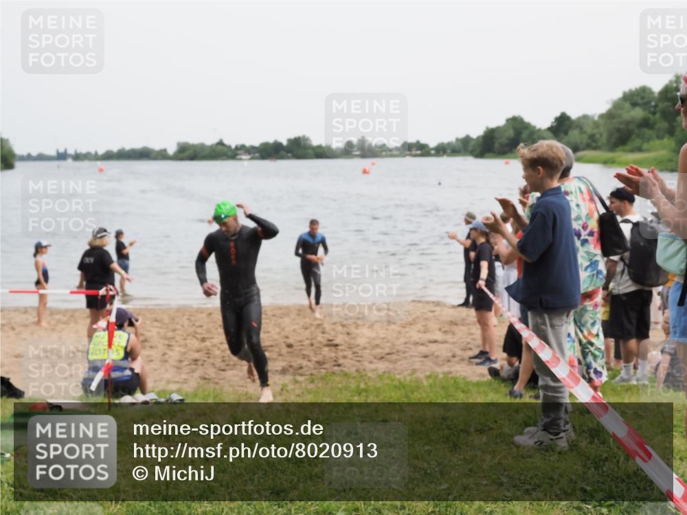 21.06.2025 - 27. Vierlanden-Triathlon MichiJ http://msf.ph/oto/8020913 15.06.2026 10:50:39 Schwimmen 753, 767 meine-sportfotos.de