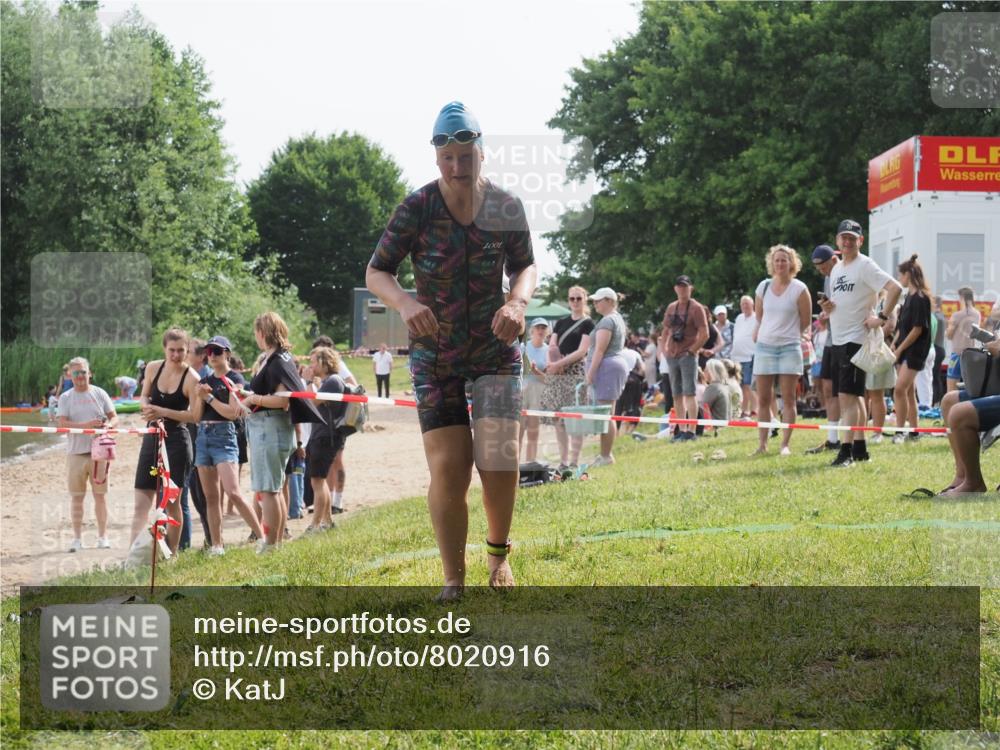 15.06.2025 - 27. Vierlanden-Triathlon KatJ http://msf.ph/oto/8020916 15.06.2025 10:23:22 Schwimmen 531 meine-sportfotos.de