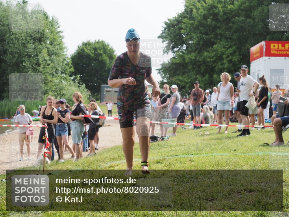 15.06.2025 - 27. Vierlanden-Triathlon KatJ http://msf.ph/oto/8020925 15.06.2025 10:23:22 Schwimmen 531 meine-sportfotos.de