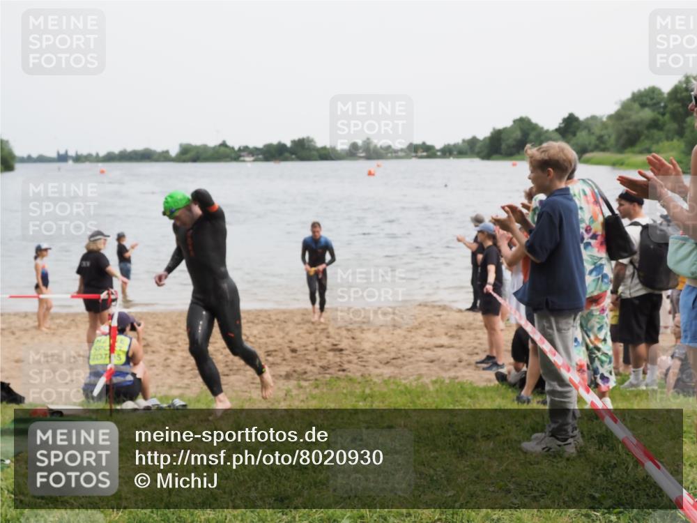 21.06.2025 - 27. Vierlanden-Triathlon MichiJ http://msf.ph/oto/8020930 15.06.2026 10:50:39 Schwimmen 753, 767 meine-sportfotos.de