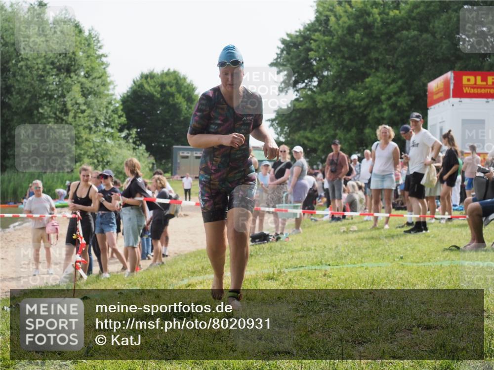 15.06.2025 - 27. Vierlanden-Triathlon KatJ http://msf.ph/oto/8020931 15.06.2025 10:23:22 Schwimmen 531 meine-sportfotos.de