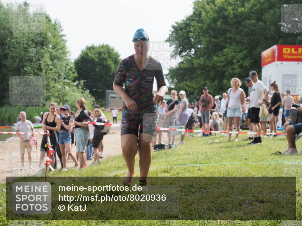 15.06.2025 - 27. Vierlanden-Triathlon KatJ http://msf.ph/oto/8020936 15.06.2025 10:23:22 Schwimmen 531 meine-sportfotos.de