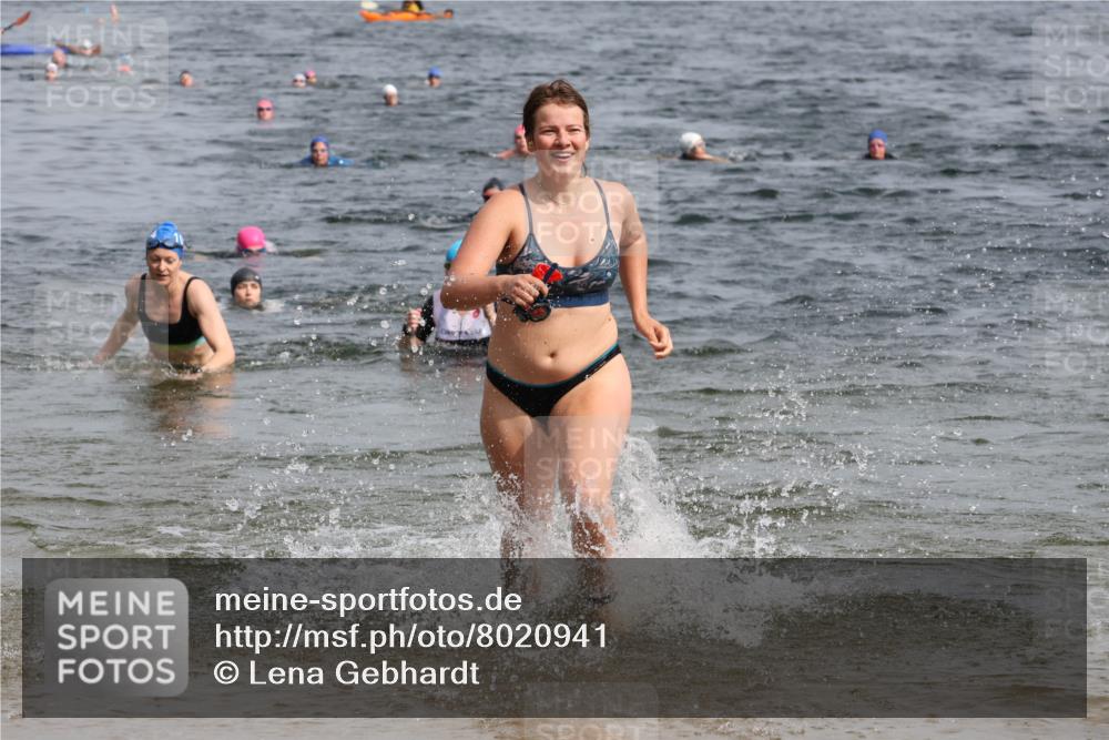 15.06.2025 - 27. Vierlanden-Triathlon Lena Gebhardt http://msf.ph/oto/8020941 15.06.2025 10:18:13 Schwimmen 515, 535, 550, 568, 586, 629 meine-sportfotos.de