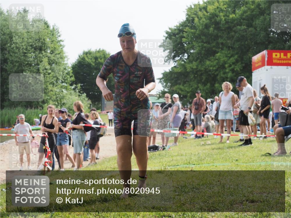 15.06.2025 - 27. Vierlanden-Triathlon KatJ http://msf.ph/oto/8020945 15.06.2025 10:23:23 Schwimmen 531 meine-sportfotos.de